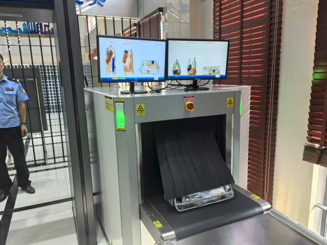 Machine d'inspection de sécurité Eastimage 6550 déployée en prison